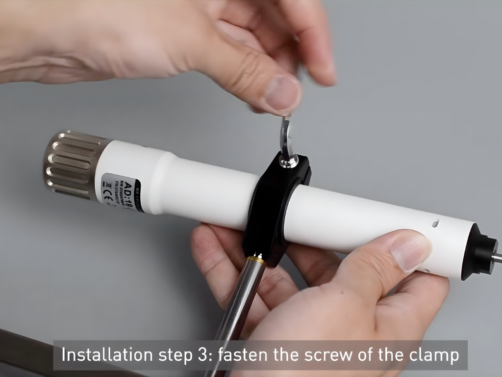 Installation step 3: fasten the screw of the clamp