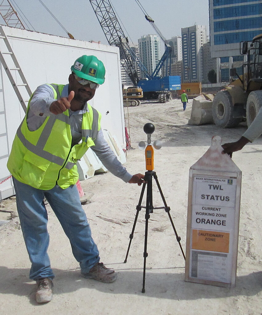 TWL-1S heat stress meter usage at construction site in UAE