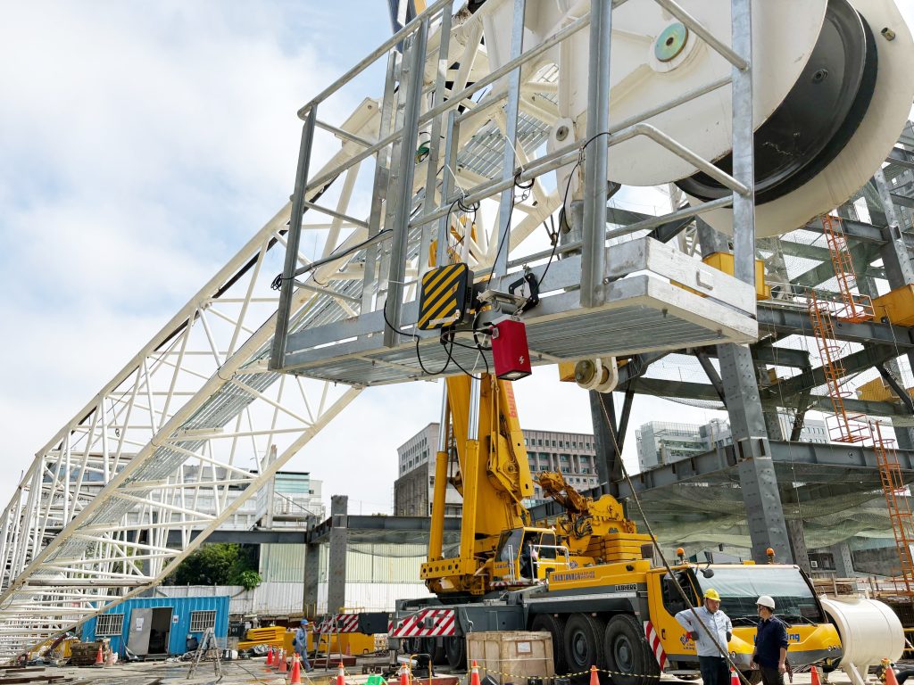 SkyTitan wireless crane camera system installed on the crane